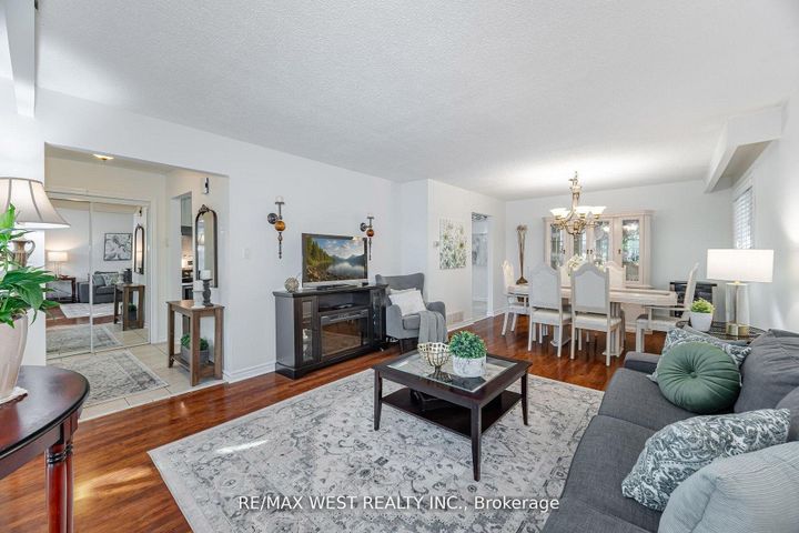 Photo 9 at 17 Malcolm Crescent, Central Park, Brampton