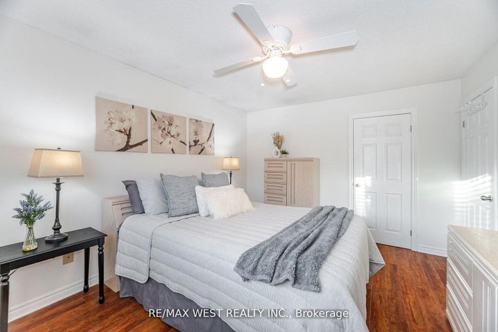 Photo 11 at 17 Malcolm Crescent, Central Park, Brampton