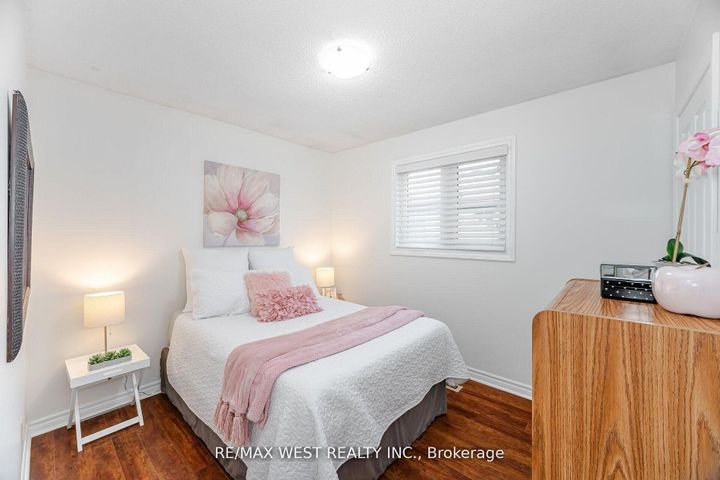 Photo 14 at 17 Malcolm Crescent, Central Park, Brampton