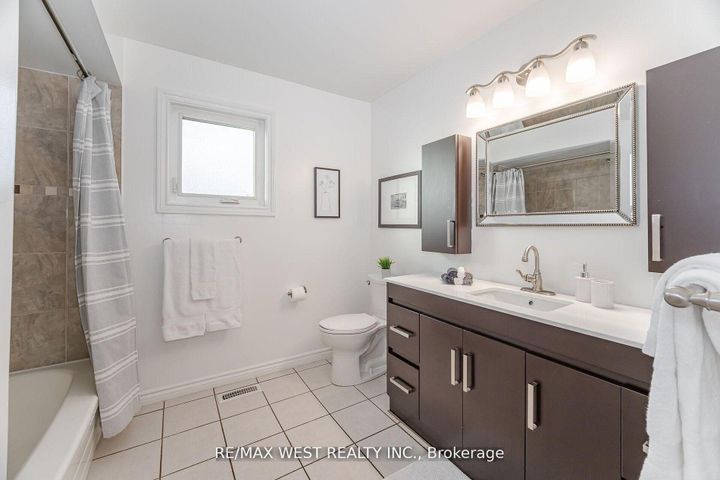 Photo 16 at 17 Malcolm Crescent, Central Park, Brampton