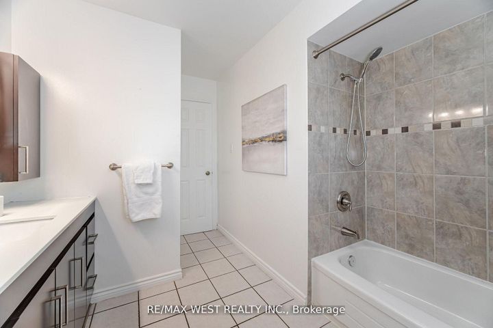 Photo 17 at 17 Malcolm Crescent, Central Park, Brampton