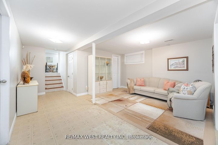 Photo 23 at 17 Malcolm Crescent, Central Park, Brampton