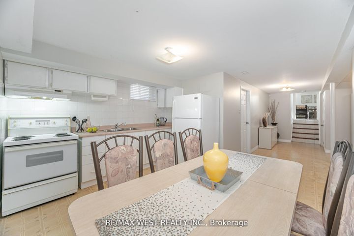 Photo 25 at 17 Malcolm Crescent, Central Park, Brampton