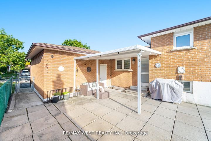 Photo 27 at 17 Malcolm Crescent, Central Park, Brampton