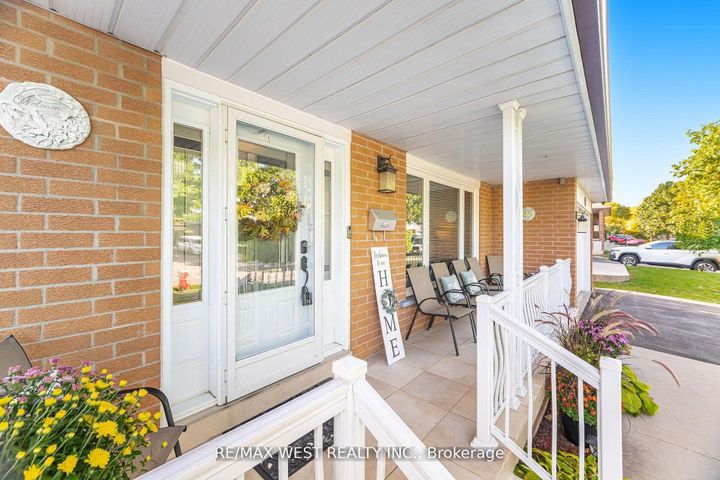 Photo 31 at 17 Malcolm Crescent, Central Park, Brampton