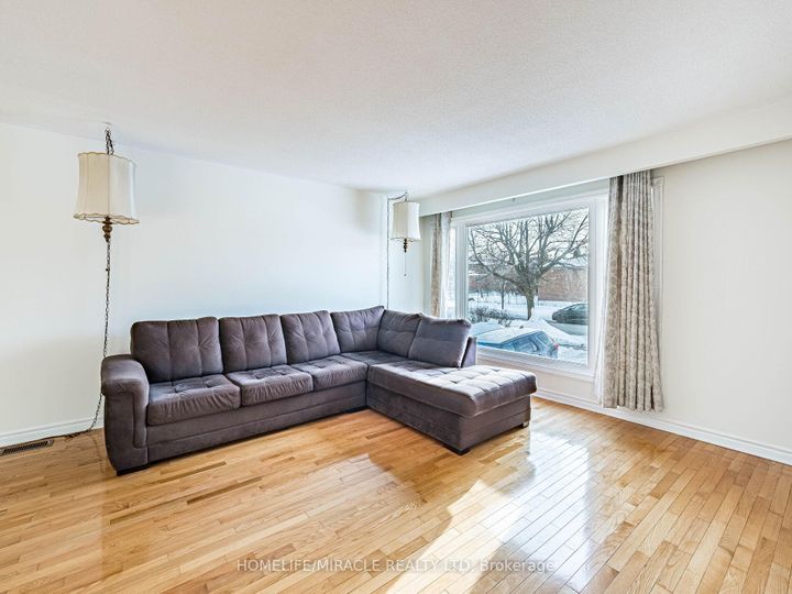 Photo 3 at 209 Apache Trail, Pleasant View, Toronto