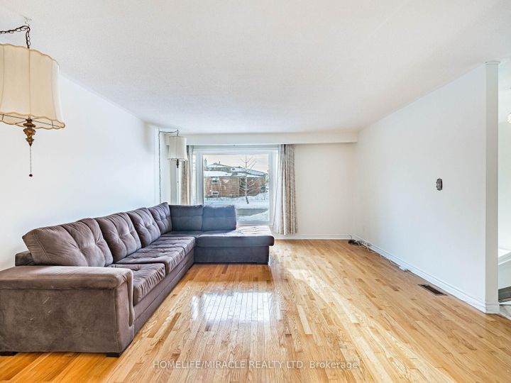 Photo 6 at 209 Apache Trail, Pleasant View, Toronto