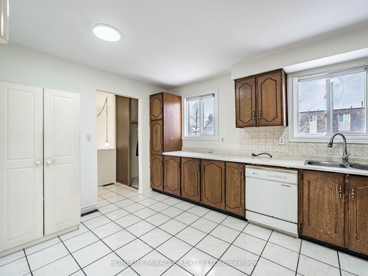 Photo 9 at 209 Apache Trail, Pleasant View, Toronto