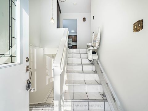 Photo 2 at 209 Apache Trail, Pleasant View, Toronto