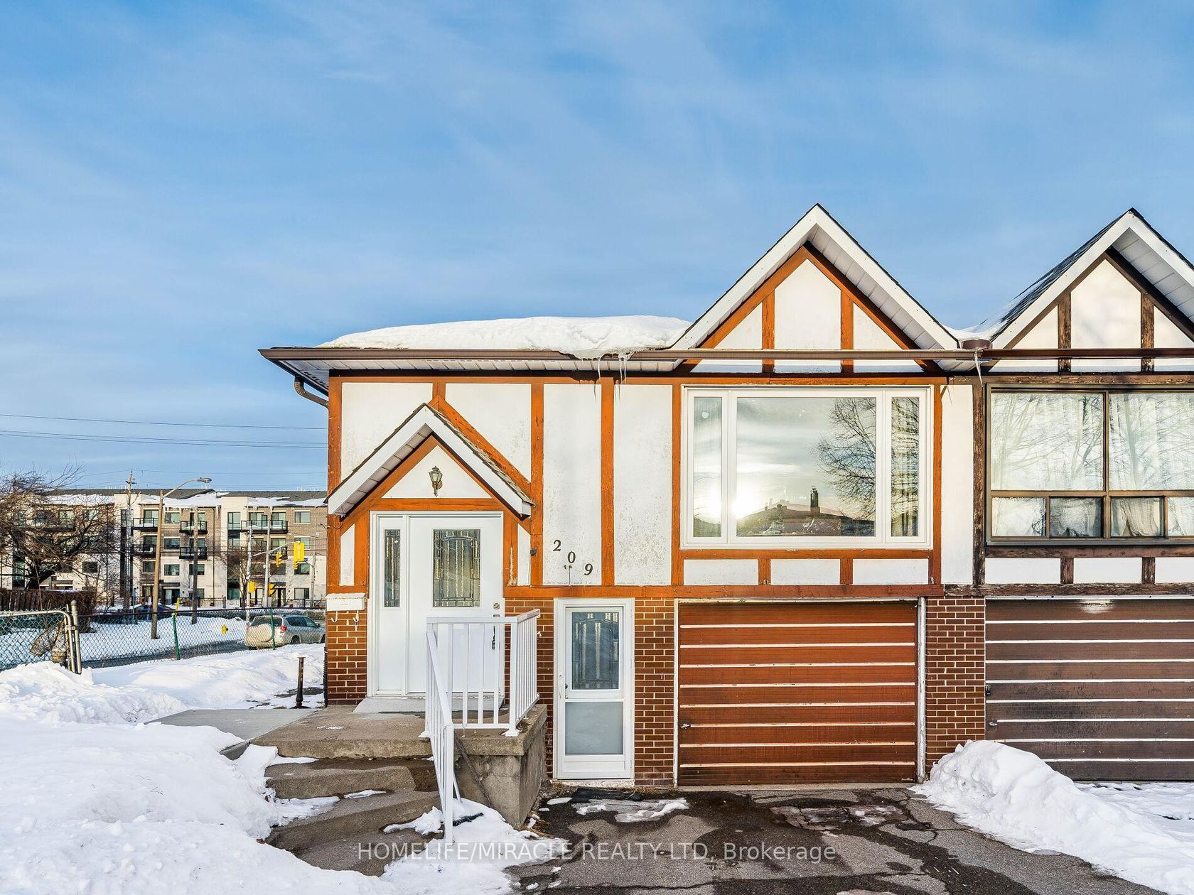 209 Apache Trail, Pleasant View, Toronto 