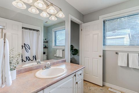 Photo 9 at 236 Pringle Drive, Edgehill Drive, Barrie