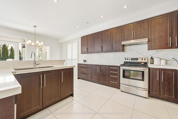 Photo 6 at 958 Irish Moss Road, Meadowvale Village, Mississauga