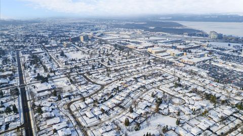 Photo 30 at 14 Lonsdale Place, Grove East, Barrie