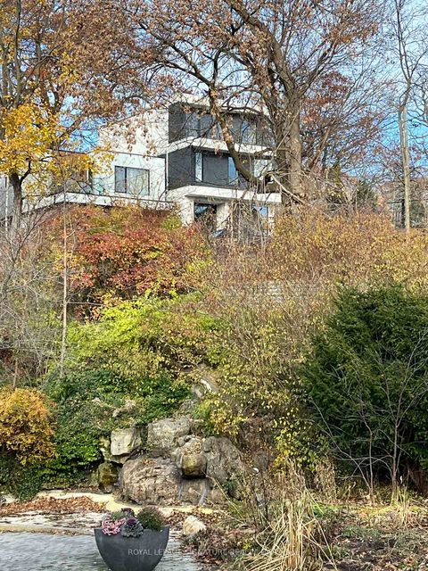 Photo 39 at 22 Duart Park Road, The Beaches, Toronto