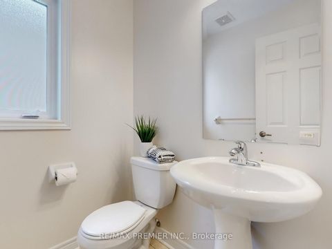 Photo 14 at 32 Blue Grouse Road, Patterson, Vaughan