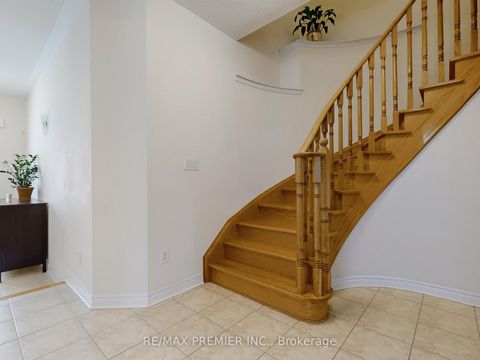 Photo 15 at 32 Blue Grouse Road, Patterson, Vaughan