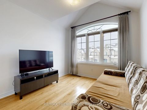 Photo 22 at 32 Blue Grouse Road, Patterson, Vaughan