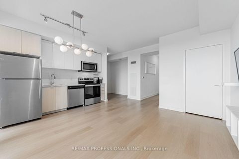 Photo 4 at 313 - 859 The Queensway, Queensway, Toronto