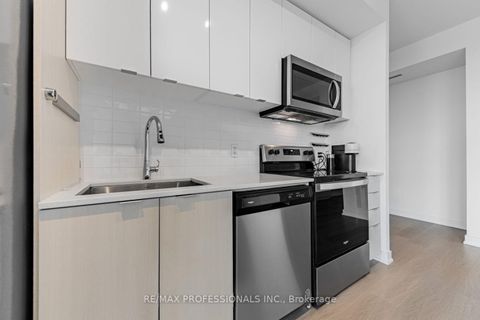 Photo 5 at 313 - 859 The Queensway, Queensway, Toronto