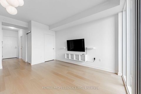 Photo 6 at 313 - 859 The Queensway, Queensway, Toronto