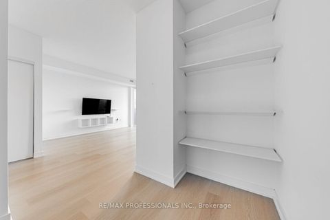 Photo 14 at 313 - 859 The Queensway, Queensway, Toronto