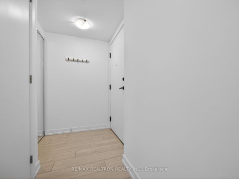 Photo 2 at 407 - 556 Marlee Avenue, Glen Park, Toronto