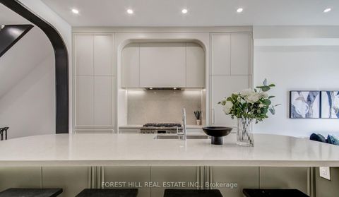 Photo 9 at 21 Foxley Street, Bellwoods, Toronto