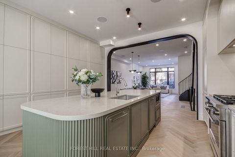 Photo 10 at 21 Foxley Street, Bellwoods, Toronto