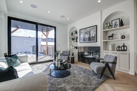 Photo 11 at 21 Foxley Street, Bellwoods, Toronto