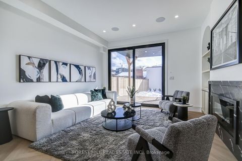 Photo 12 at 21 Foxley Street, Bellwoods, Toronto