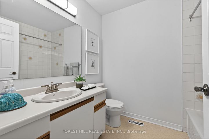 Photo 21 at 37 Rainbow Creek Way, Bayview Village, Toronto