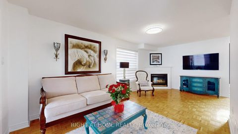 Photo 1 at 55 Hollybush Drive, Maple, Vaughan