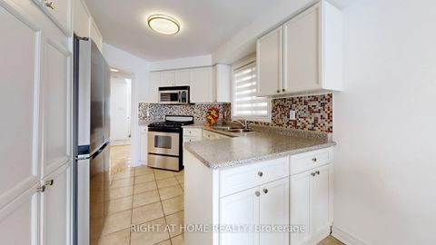 Photo 3 at 55 Hollybush Drive, Maple, Vaughan