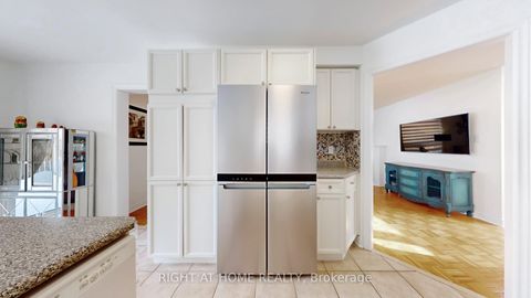 Photo 4 at 55 Hollybush Drive, Maple, Vaughan