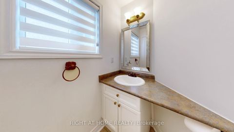 Photo 9 at 55 Hollybush Drive, Maple, Vaughan