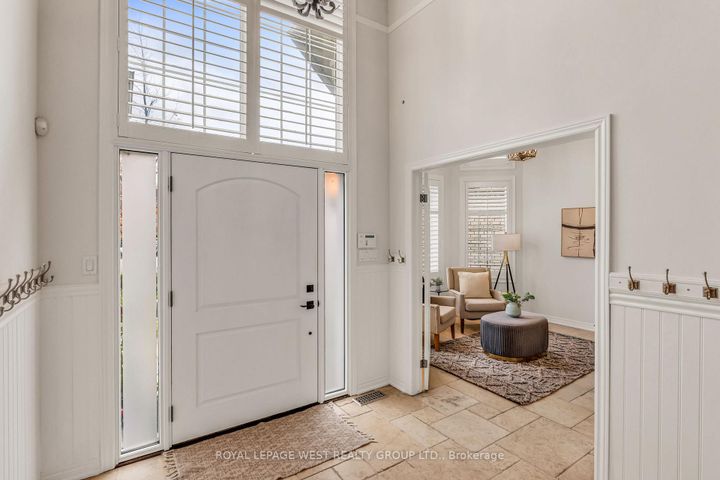 Photo 4 at 35 Playfair Court, Ancaster, Hamilton