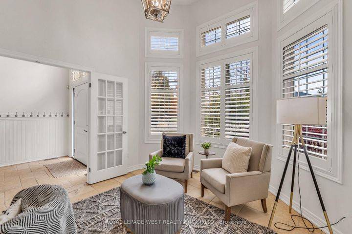 Photo 5 at 35 Playfair Court, Ancaster, Hamilton