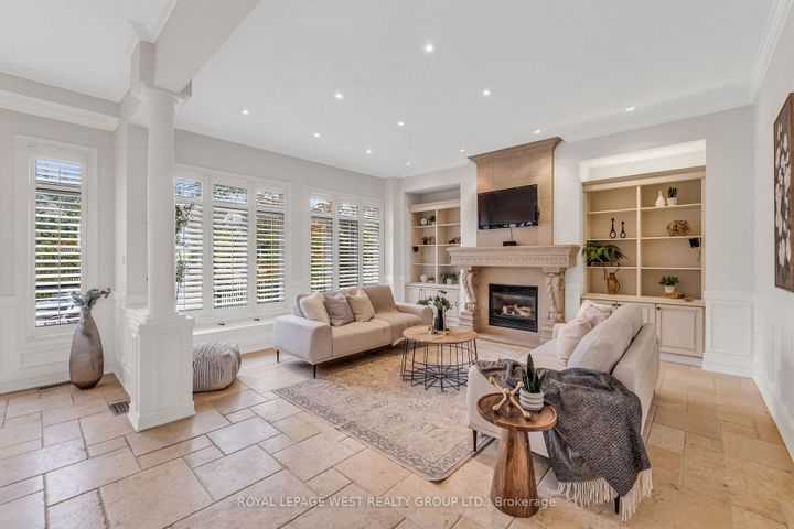 Photo 6 at 35 Playfair Court, Ancaster, Hamilton