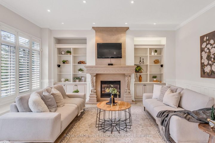 Photo 7 at 35 Playfair Court, Ancaster, Hamilton