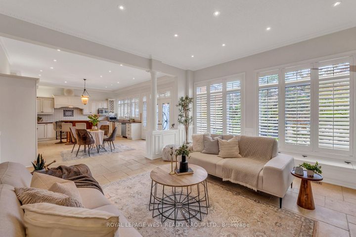 Photo 8 at 35 Playfair Court, Ancaster, Hamilton