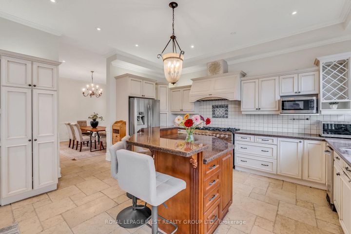 Photo 12 at 35 Playfair Court, Ancaster, Hamilton