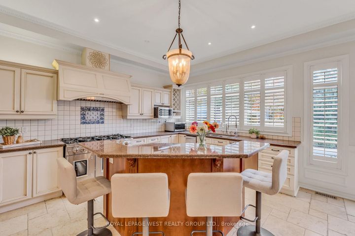 Photo 13 at 35 Playfair Court, Ancaster, Hamilton