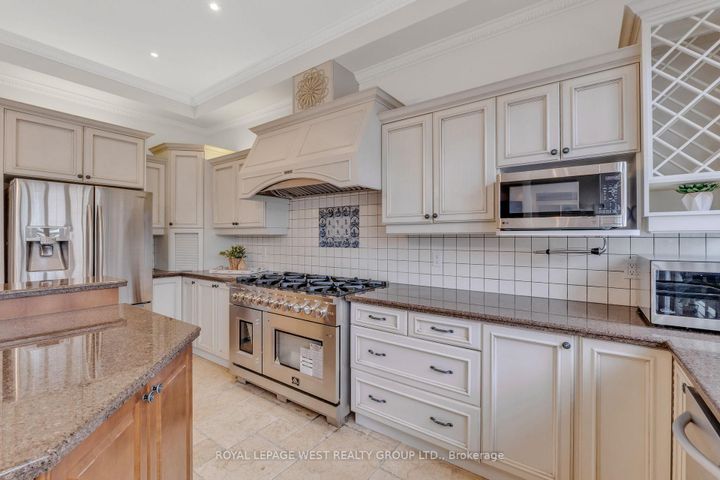 Photo 14 at 35 Playfair Court, Ancaster, Hamilton