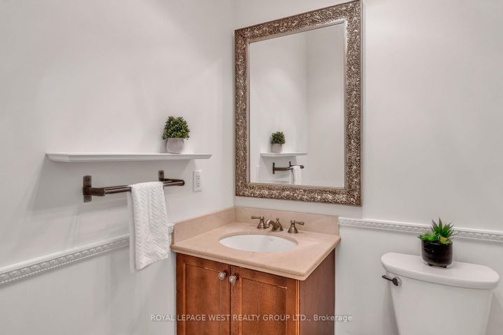 Photo 15 at 35 Playfair Court, Ancaster, Hamilton