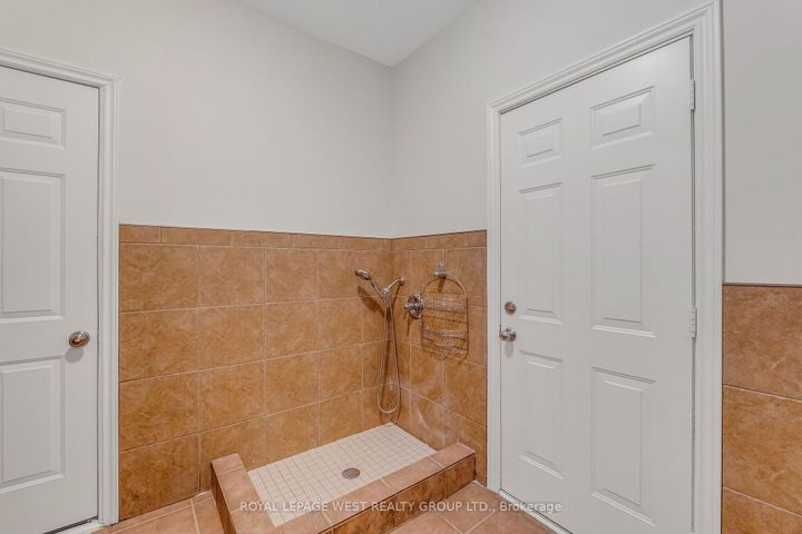Photo 16 at 35 Playfair Court, Ancaster, Hamilton