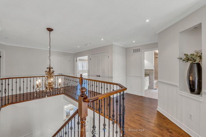 Photo 17 at 35 Playfair Court, Ancaster, Hamilton