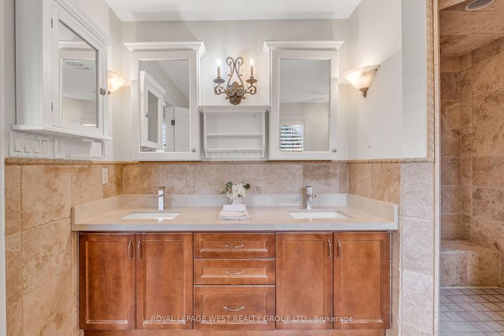 Photo 21 at 35 Playfair Court, Ancaster, Hamilton