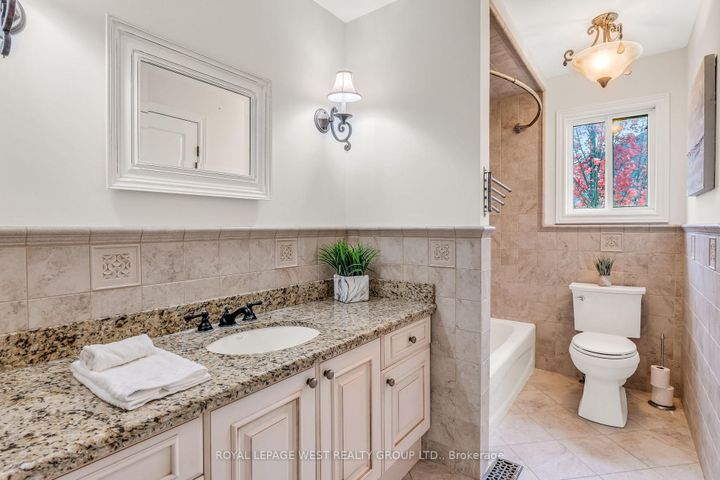 Photo 27 at 35 Playfair Court, Ancaster, Hamilton