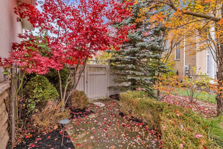 Photo 29 at 35 Playfair Court, Ancaster, Hamilton