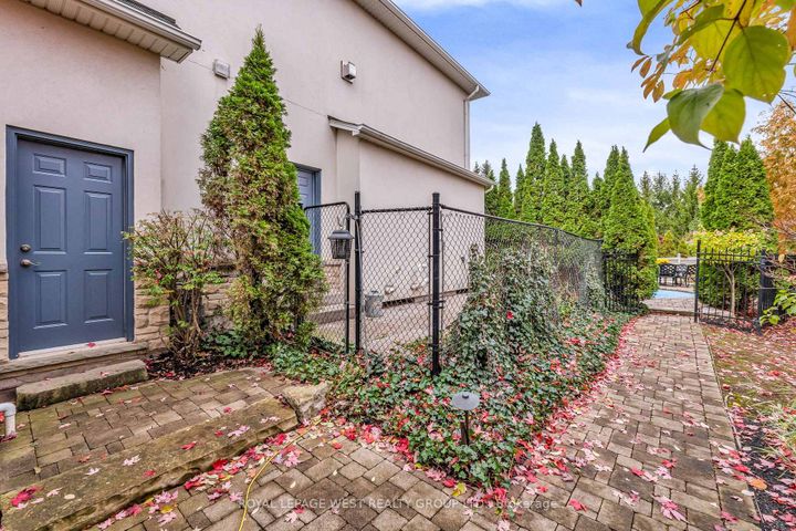 Photo 30 at 35 Playfair Court, Ancaster, Hamilton